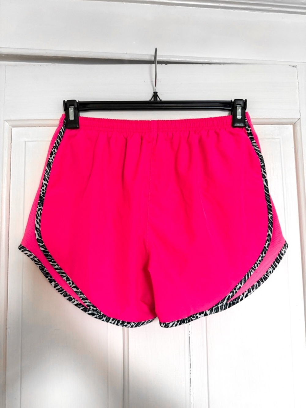 Nike Dri-Fit Tempo Running Shorts in Hot Pink Leopard - Picture 6 of 6